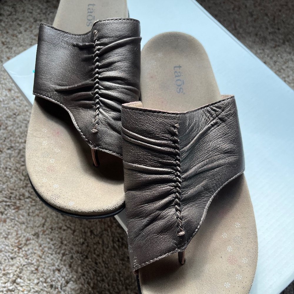 Women's Taos Copper Leather Sandals Sz. 8